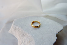 Load image into Gallery viewer, OMEGA GOLD CLASSIC RING