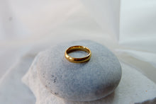 Load image into Gallery viewer, OMEGA GOLD CLASSIC RING